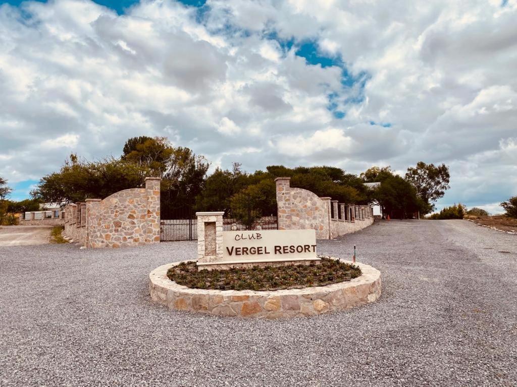 Club Vergel Resort Bernal Luaran gambar